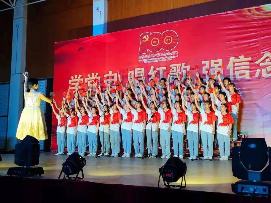 女的在养备胎，但发现自己也是对方的备胎后就不愿意再搭理对方了， 人即便自己是现实的，但还是想？游戏画面